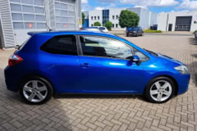 Toyota Auris (2011) thumbnail 4