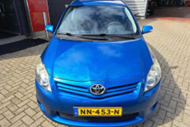 Toyota Auris (2011) thumbnail 5