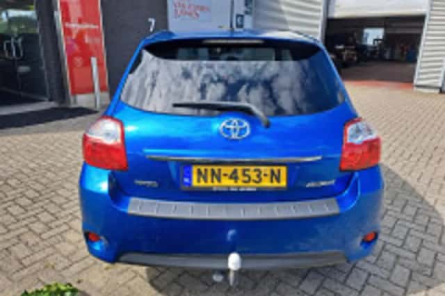 Toyota Auris (2011) thumbnail 6