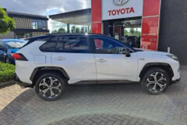 Toyota RAV4 (2022) thumbnail 3