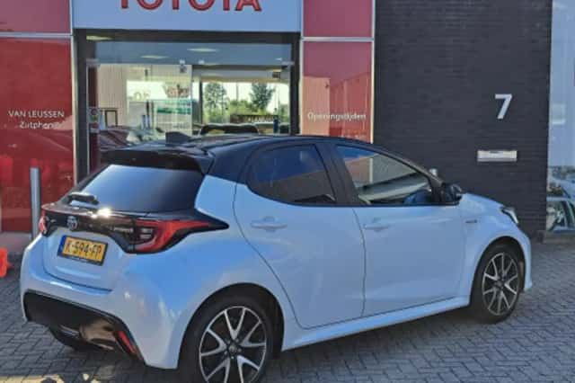 Toyota Yaris (2020) thumbnail 2
