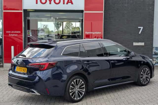 Toyota Corolla (2023) thumbnail 2