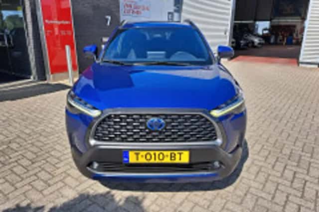 Toyota Corolla Cross (2023) thumbnail 3