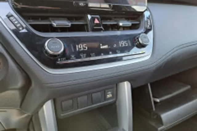 Toyota Corolla Cross (2023) thumbnail 6