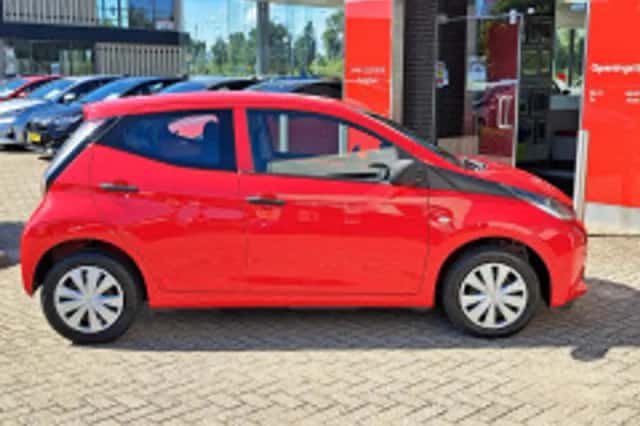 Toyota Aygo (2017) thumbnail 3