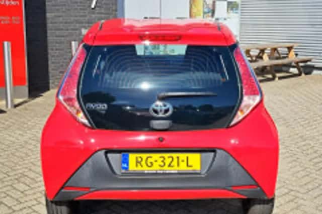 Toyota Aygo (2017) thumbnail 5