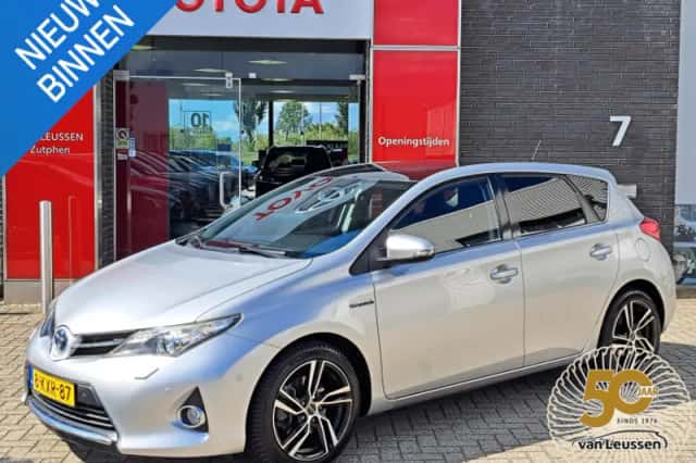 Toyota Auris (2013) thumbnail 1