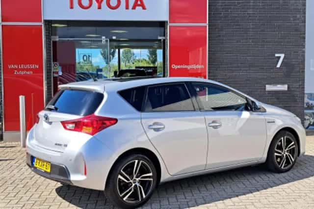 Toyota Auris (2013) thumbnail 2