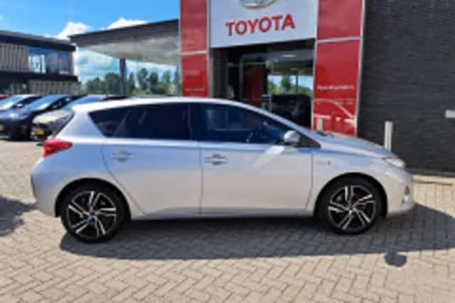 Toyota Auris (2013) thumbnail 4