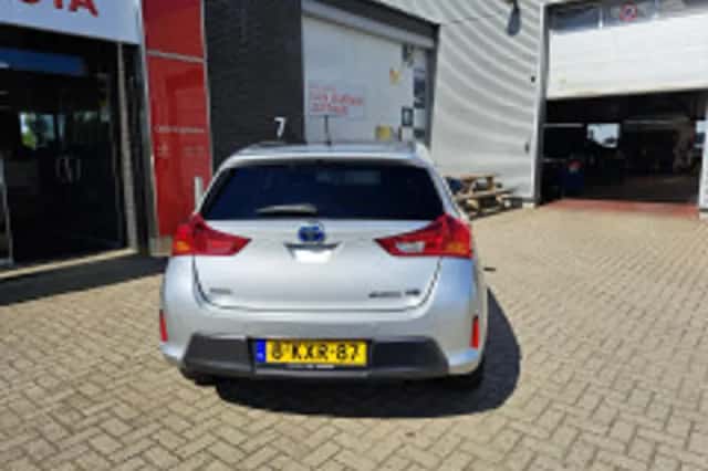 Toyota Auris (2013) thumbnail 6