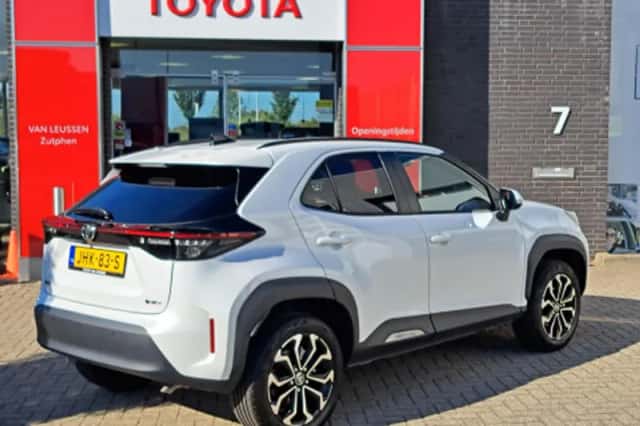 Toyota Yaris Cross (2025) thumbnail 2