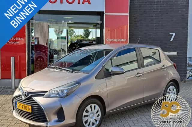 Toyota Yaris (2015) thumbnail 1