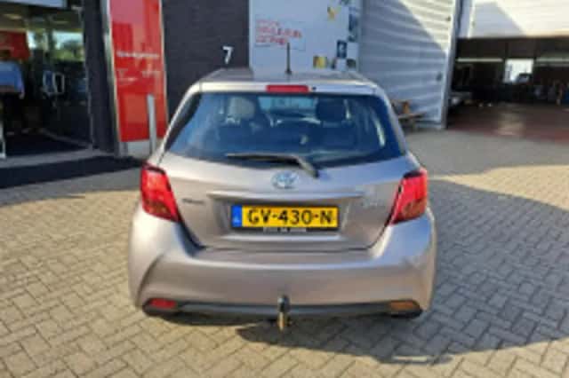 Toyota Yaris (2015) thumbnail 6
