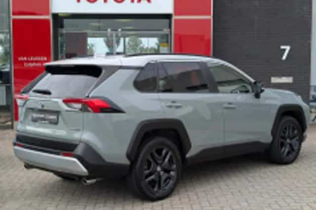 Toyota RAV4 (2022) thumbnail 5