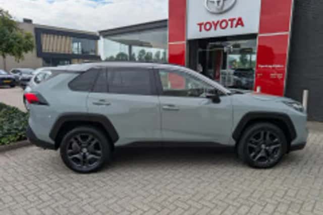 Toyota RAV4 (2022) thumbnail 6