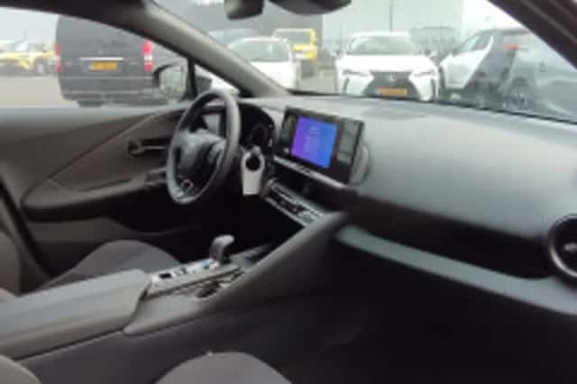 Toyota C hr (2025) thumbnail 5