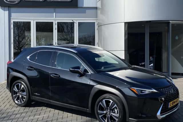 Lexus UX (2021) thumbnail 1