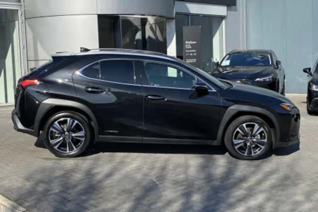 Lexus UX (2021) thumbnail 2
