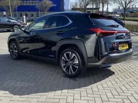 Lexus UX (2021) thumbnail 11