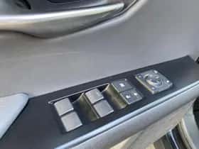 Lexus UX (2021) thumbnail 19