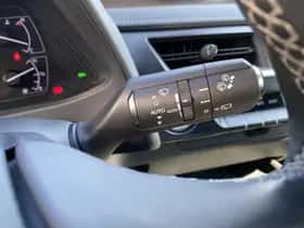 Lexus UX (2021) thumbnail 31