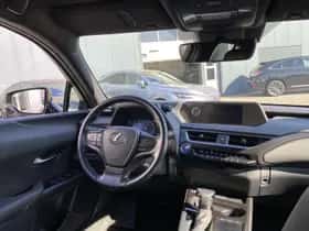 Lexus UX (2021) thumbnail 34