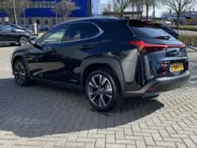 Lexus UX (2021) thumbnail 5