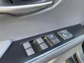 Lexus UX (2021) thumbnail 49