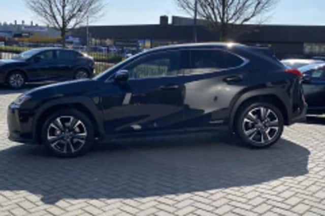 Lexus UX (2021) thumbnail 6