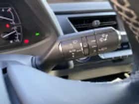 Lexus UX (2021) thumbnail 61