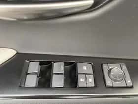 Lexus UX (2021) thumbnail 20