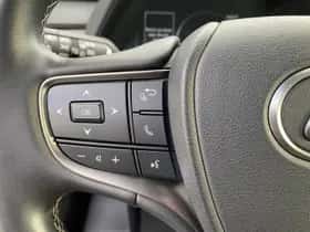 Lexus UX (2021) thumbnail 21