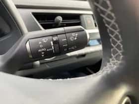 Lexus UX (2021) thumbnail 24