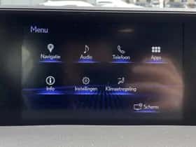 Lexus UX (2021) thumbnail 29