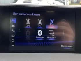 Lexus UX (2021) thumbnail 30