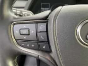 Lexus UX (2021) thumbnail 53