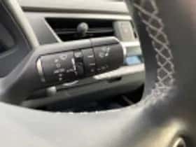 Lexus UX (2021) thumbnail 56