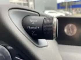 Lexus UX (2021) thumbnail 57