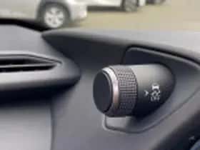 Lexus UX (2021) thumbnail 58