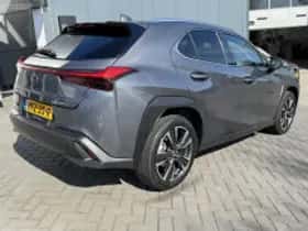 Lexus UX (2020) thumbnail 3