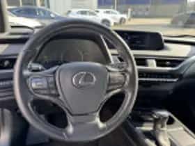 Lexus UX (2020) thumbnail 45