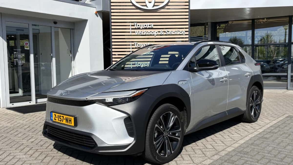 Toyota bZ4X (2024) — foto 1