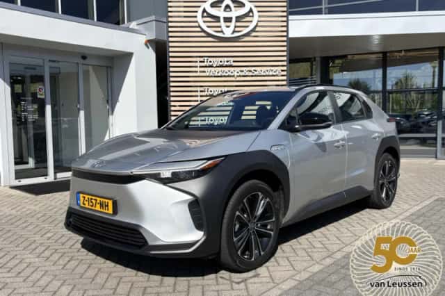 Toyota bZ4X (2024) thumbnail 1