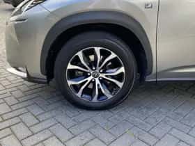 Lexus NX (2016) thumbnail 18