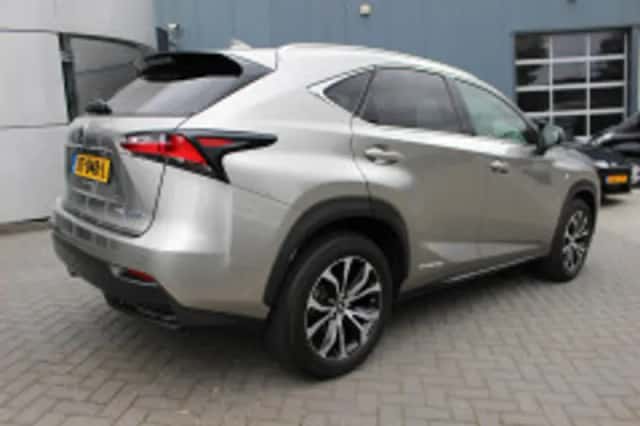 Lexus NX (2016) thumbnail 3