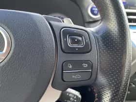 Lexus NX (2016) thumbnail 24