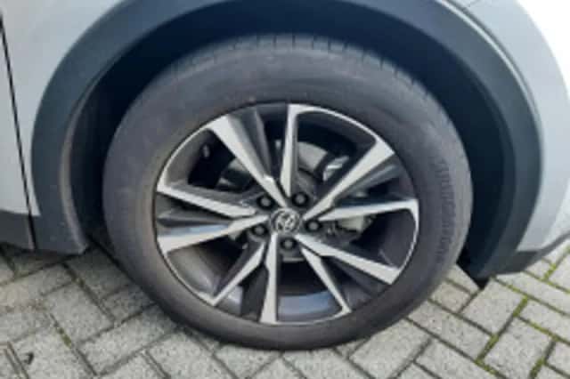 Toyota C hr (2025) thumbnail 3