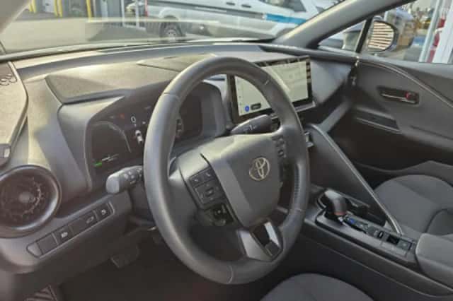 Toyota C hr (2025) thumbnail 2