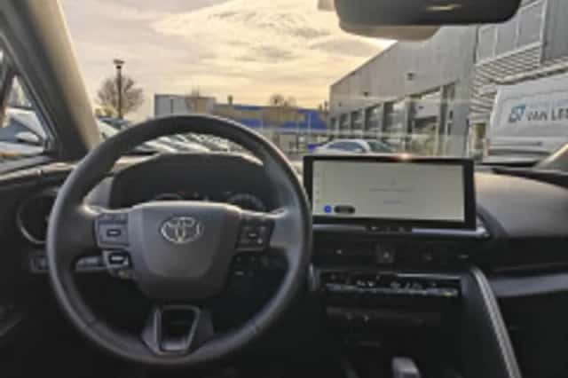 Toyota C hr (2025) thumbnail 4
