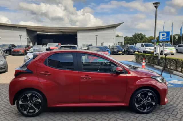 Toyota Yaris (2025) thumbnail 2